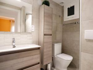 Kúpeľňa v ubytovaní QUINTA SANT POL Apto 6 pax a 50 metros mar E29047