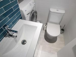 Kúpeľňa v ubytovaní QUINTA SANT POL Apto 6 pax a 50 metros mar E29047