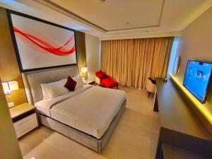 Łóżko lub łóżka w pokoju w obiekcie Ramada Hotel Gilgit