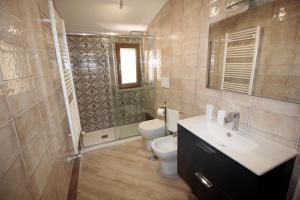 a bathroom with a toilet and a sink at Casa Landi in Cetara