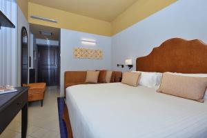 Postel nebo postele na pokoji v ubytování Hotel Royal Positano