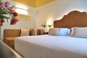 Postel nebo postele na pokoji v ubytování Hotel Royal Positano