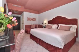 Postel nebo postele na pokoji v ubytování Hotel Royal Positano