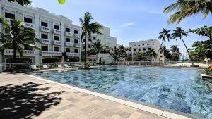 a large swimming pool in front of a building at Anna Beach Phú Quốc in Phú Quốc