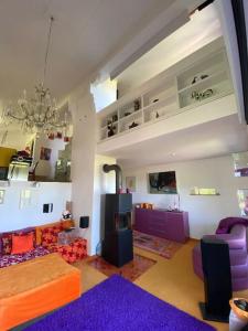 a living room with a couch and a stove in it at Extravagantes ganzes Haus am Staffelsee (DHH), Villa Kunterbunt in Seehausen am Staffelsee