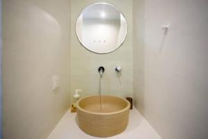A bathroom at Serene suite IRIDA in Serifos
