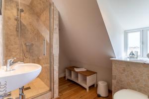 Ένα μπάνιο στο Fischerhaus am Strand Appartement Kuschelnest +16 φωτογραφίες