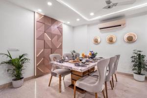 Posezení v ubytování Homlee-Pentagon 3 BHK luxurious-Lift-Parking-Saket