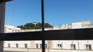 une vue depuis une fenêtre d'un bâtiment dans l'établissement Luminosa vivienda con Vistas en Casco Histórico, à Carthagène