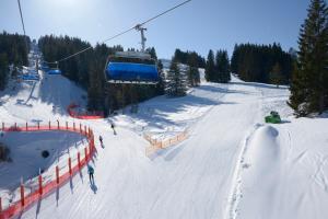 a ski lift going down a snow covered slope at MEB Appartement in Blaichach