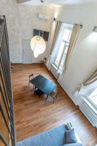 an overhead view of a living room with a table at Solmi Home in Modena
