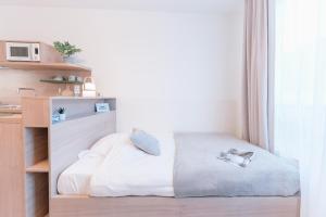 Кровать или кровати в номере Ecla Paris Villejuif