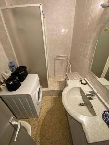 a bathroom with a sink and a toilet and a mirror at Appartement Vue mer et Parc naturel in Roses