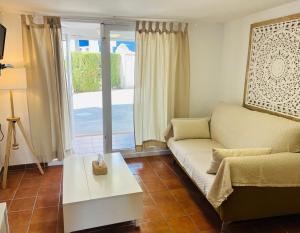 a living room with a couch and a table at Apartamento Rabdells Olivanova 150m de la playa in Oliva