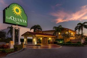 a hotel with a sign for la quinta inn at La Quinta Inn Tampa Airport Stadium Westshore in Tampa +24 photos