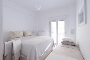 A bed or beds in a room at Wonderful Central Athens 2 Bedroom 2 Bath Sleeps 8