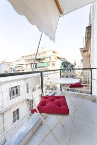 A balcony or terrace at Wonderful Central Athens 2 Bedroom 2 Bath Sleeps 8