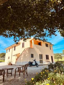 a building with a scooter parked in front of it at Agricampeggio La Piaggia - Agriturismo in Piombino