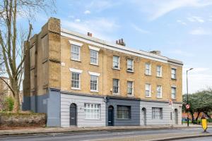 a large brick building on the side of a street at Modern 4 Bedroom Townhouse with Cinema Room in the heart of London SE1 in London