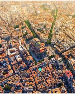 una vista aérea de una ciudad con edificios en Massimo Luxury Rooms en Palermo