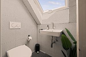 Ένα μπάνιο στο Loft im Herzen von Friedrichshafen - klimatisiert +14 φωτογραφίες
