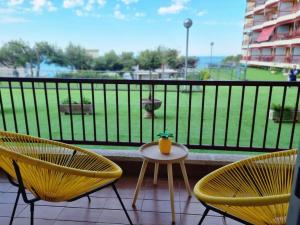 Balkón nebo terasa v ubytování Precioso apartamento con vistas al mar con piscina