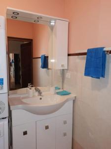 A bathroom at Casa della nonna