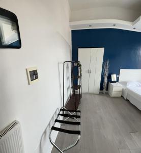 a room with a ladder next to a bed at Boutique Rooms in Rome