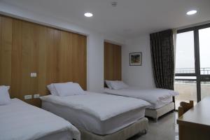 Rúm í herbergi á Mount of Olives Hotel