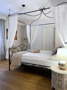 A bed or beds in a room at Ai Tre Garofani B&B