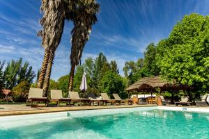 A piscina localizada em Casona La Chiquita ou nos arredores