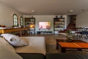 Uma TV ou centro de entretenimento em Casona La Chiquita