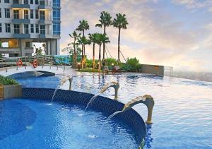 a pool with water fountains in the middle of a building at Luxury Modern La Casa Benson in Lontar