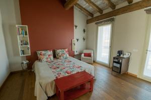 A bed or beds in a room at Prime Alture Wine Resort