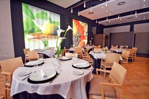 Reštaurácia alebo iné gastronomické zariadenie v ubytovaní Kampaoh Crevillent