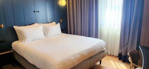 Uma cama ou camas num quarto em SeaNet Hotel By AFI Hotels