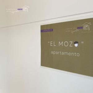 una pantalla de ordenador con las palabras "el moco" en Apartamento El Mozo, en Labastida