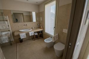 A bathroom at Prime Alture Wine Resort