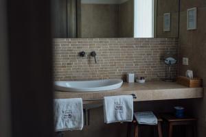 A bathroom at Prime Alture Wine Resort