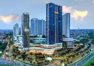 a city with tall skyscrapers in a city at Luxury Modern La Casa II Benson in Lontar