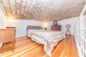 A bed or beds in a room at Lovely Loft near Termini Station
