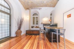 A seating area at Lovely Loft near Termini Station Még 12 kép