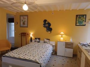 Afbeelding uit fotogalerij van Chez Gibus in Grandcamp-Maisy