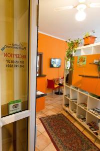 TV a/nebo společenská místnost v ubytování Hotel Pontenuovo