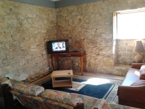 a living room with a couch and a tv at RC - Alcobaca Villa Alcobaca in Alqueidão