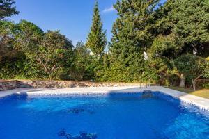 Basen w obiekcie Cozy penthouse in Torremolinos by Costarentals - Ref 09 lub w pobliżu