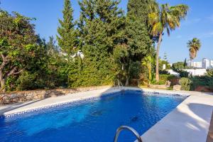 Basen w obiekcie Cozy penthouse in Torremolinos by Costarentals - Ref 09 lub w pobliżu