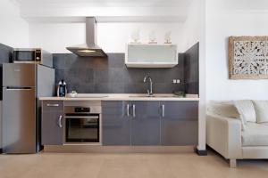 a kitchen with a sink and a refrigerator at Apartamento Nautilus sea view in El Cotillo