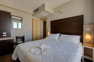Ένα ή περισσότερα κρεβάτια σε δωμάτιο στο Hotel Aiglon