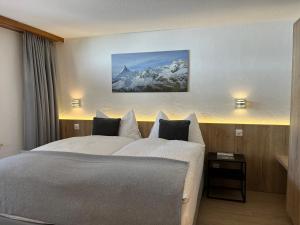 Postel nebo postele na pokoji v ubytování Modernes Studio Zermatt